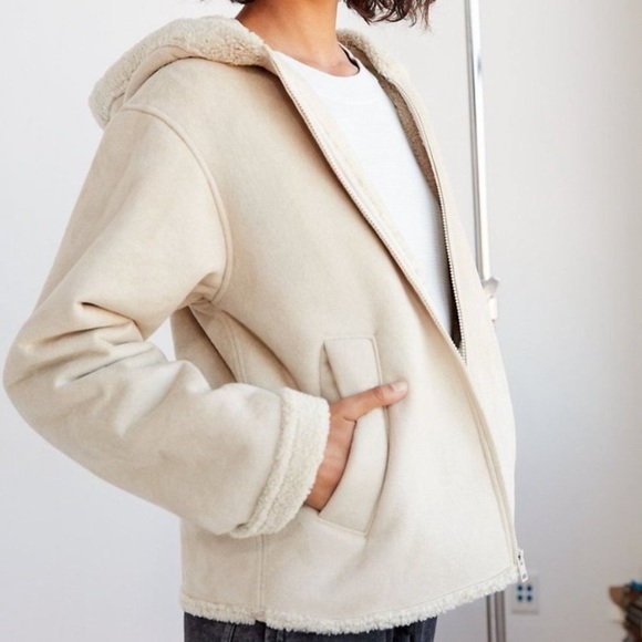 Aritzia Golden TNA teddy jacket - Picture 1 of 3